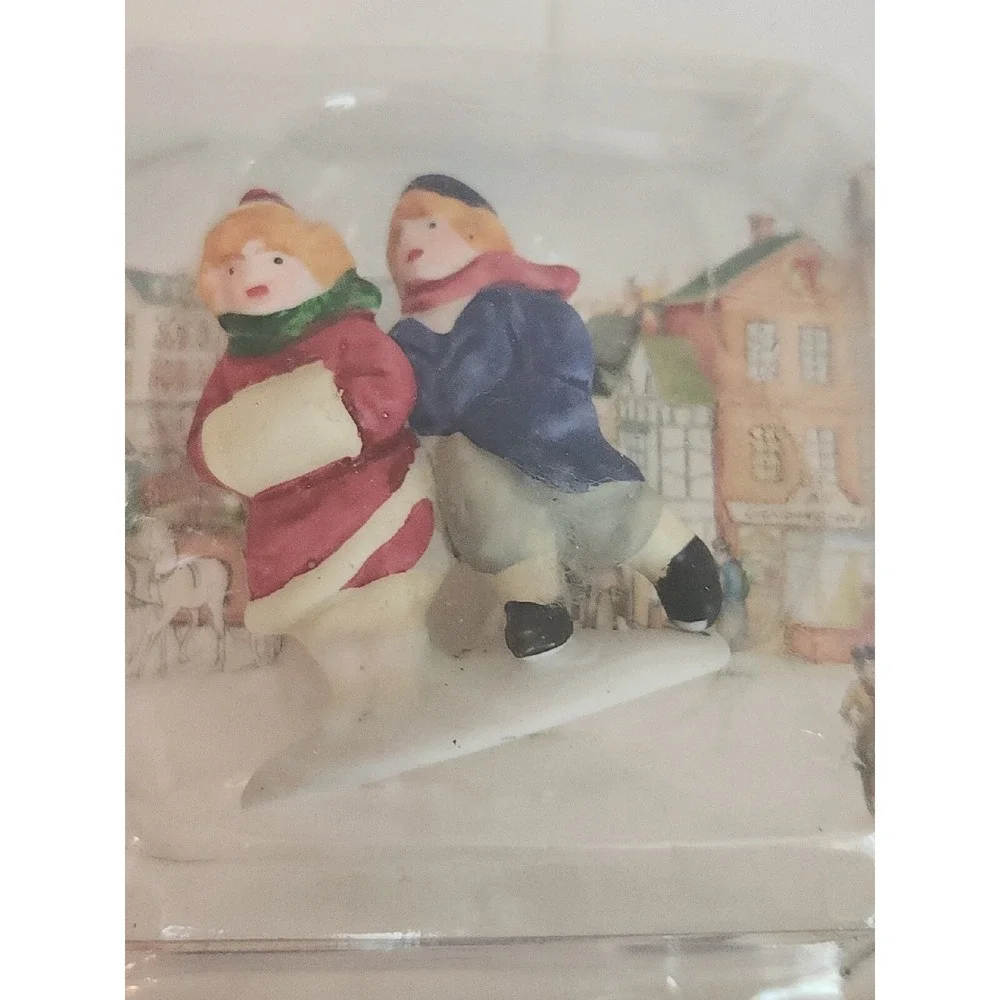 Mixed Lot of 6 Porcelain Figures Lemax Dickensvale And Noma New‎